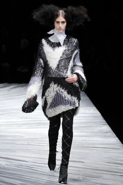Look 15